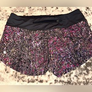 Lululemon shorts Size 6 length 2.5 speed up